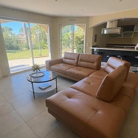 Rez De Jardin Dans Calme 100 M2 بيت للعطل Saint-Raphaël