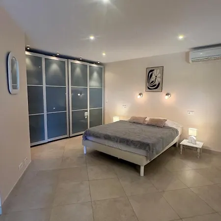 Rez De Jardin Dans Calme 100 M2 Hébergement de vacances Saint-Raphaël
